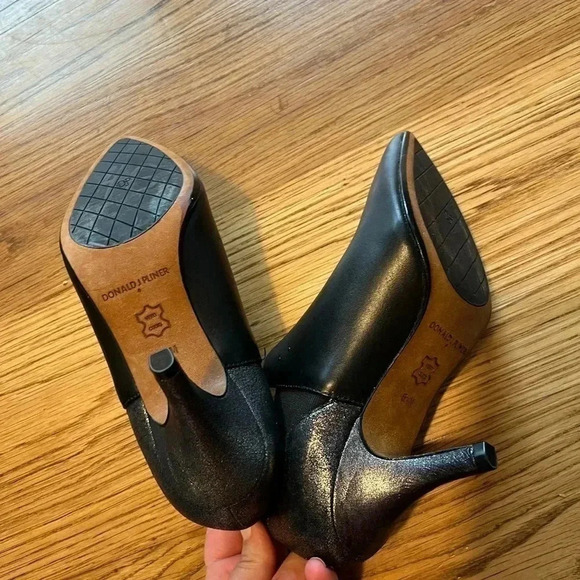 Donald J Pliner Tillie Leather Point Toe Pull On Chelsea Boot Bootie Size 5 1/2M - Picture 6 of 12